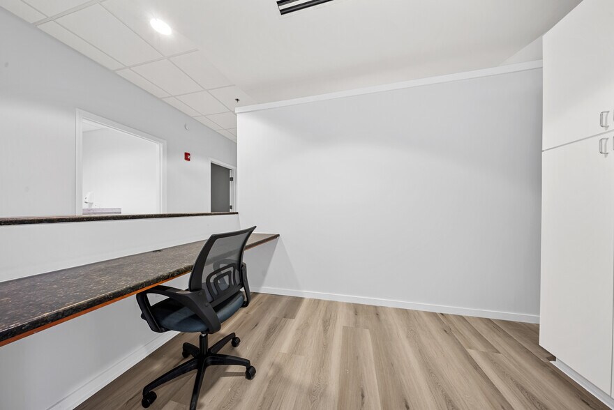 More Photos Of 882 S Kirkman Rd, Orlando Medical For Lease