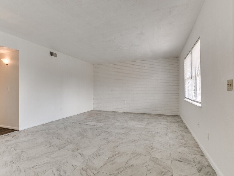 More Photos Of 1731 NW 32nd St, Oklahoma City Apartments For Sale