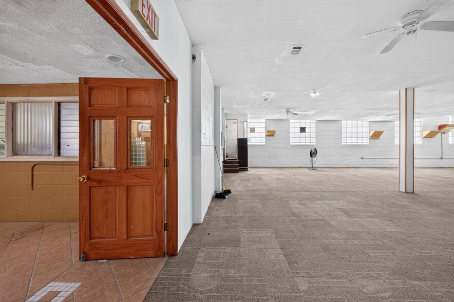 More Photos Of 7828 S Claremont Ave, Chicago Warehouse For Sale