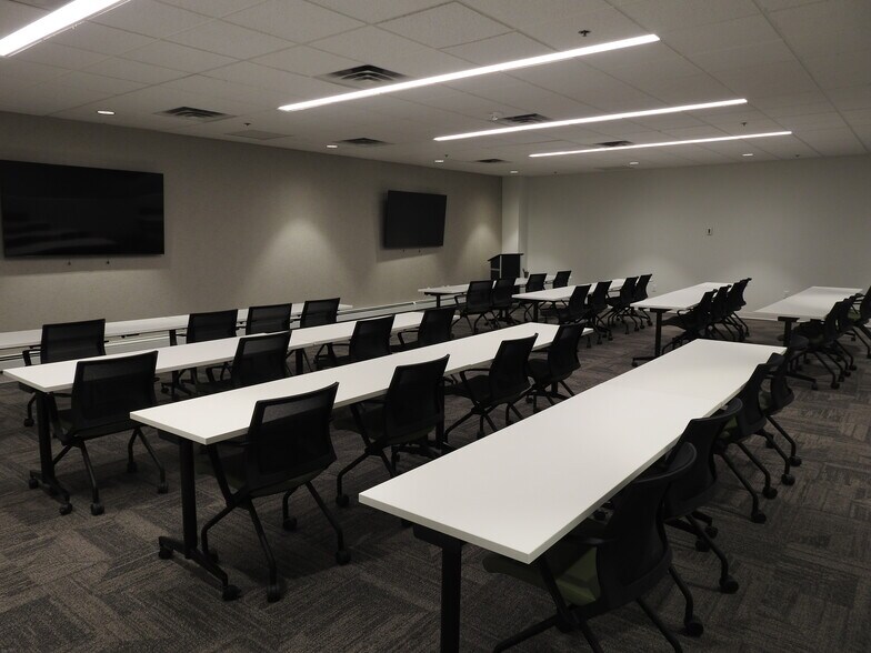 More Photos Of 8201 Norman Center Dr, Bloomington Office For Lease