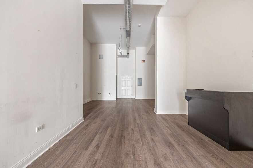 More Photos Of 2800-2802 W Chicago Ave, Chicago Apartments For Sale