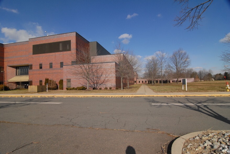 More Photos Of 865 Ridge Rd, Monmouth Junction Office For Lease