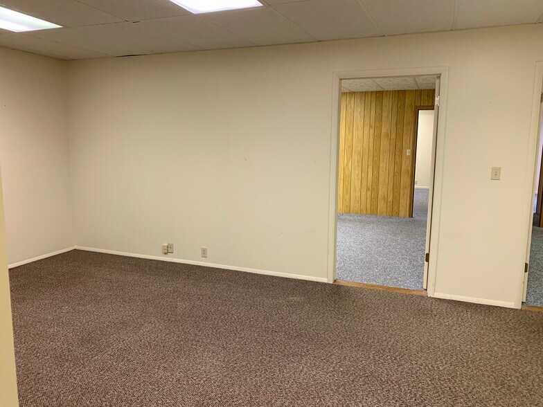 More Photos Of 817 Kilbourne St, Bellevue Medical For Lease