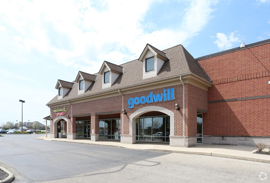 More Photos Of 9800-9890 Brewster Ln, Powell General Retail For Lease