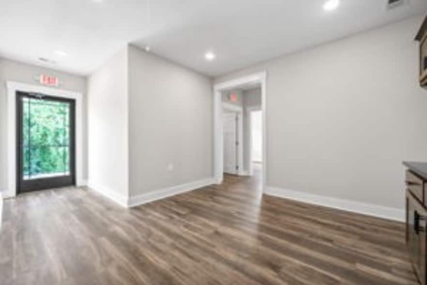 More Photos Of 159 Darlene Dr, Clarksville Office For Lease