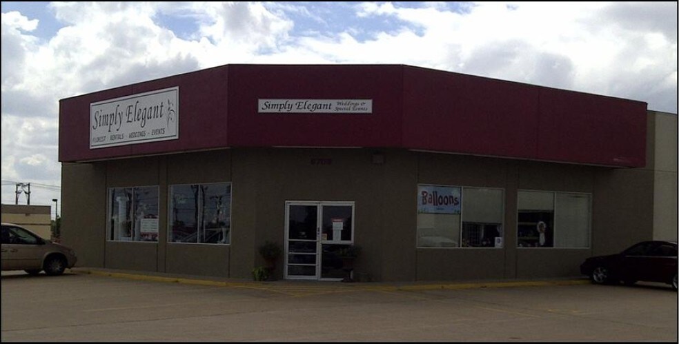 More Photos Of 6709 Rufe Snow Dr, Watauga Freestanding For Sale