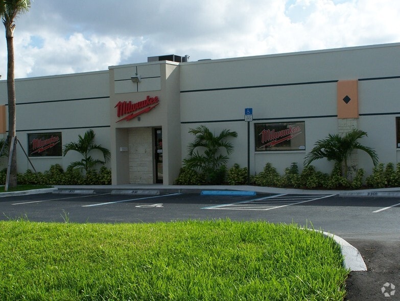 Primary Photo Of 3311 NW 82nd Ave, Doral Warehouse For Lease
