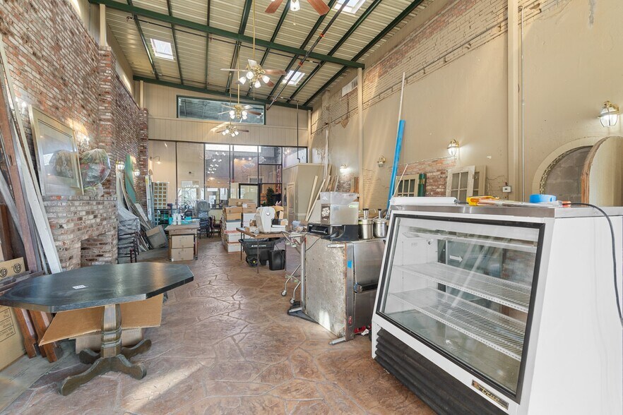 More Photos Of 107 S Main St, Farmersville Storefront For Sale