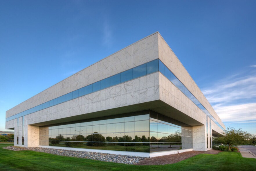 More Photos Of 5750 New King St, Troy Office For Lease