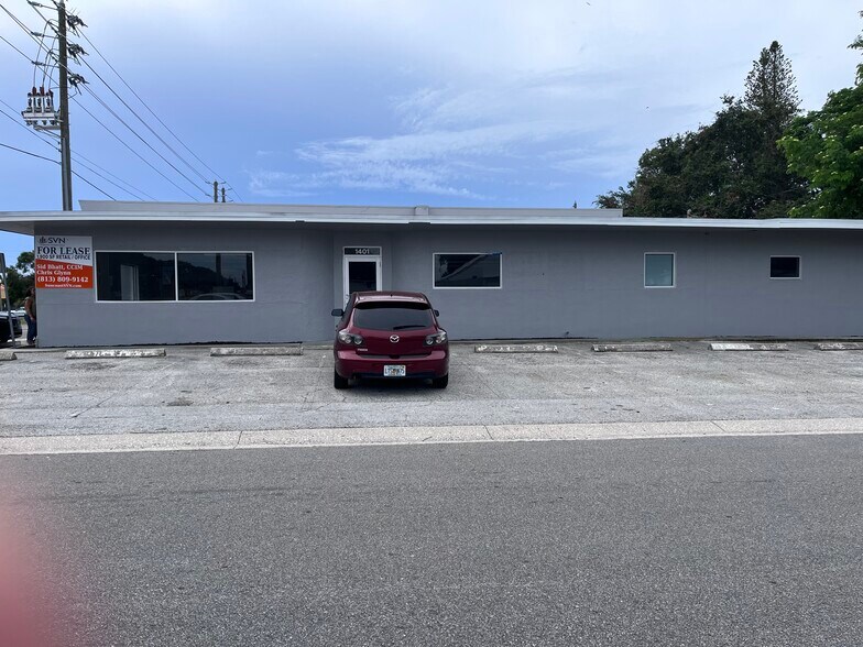 More Photos Of 1401 49th St S, Gulfport Storefront For Lease