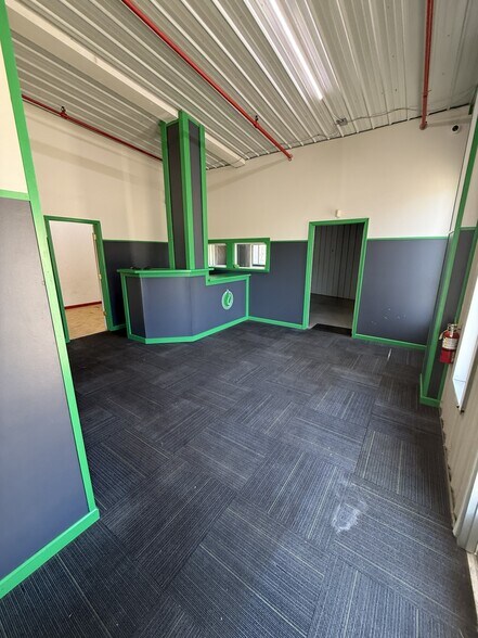 More Photos Of 310 Indianapolis Rd, Mooresville Warehouse For Lease