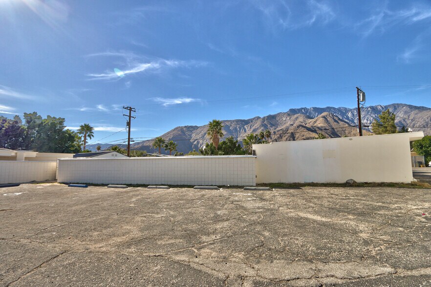 More Photos Of 2249 N Palm Canyon Dr, Palm Springs Hotel For Sale