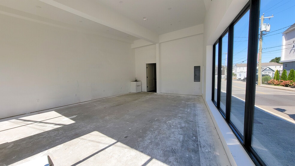 More Photos Of 10 Water St, Plymouth Apartments For Sale