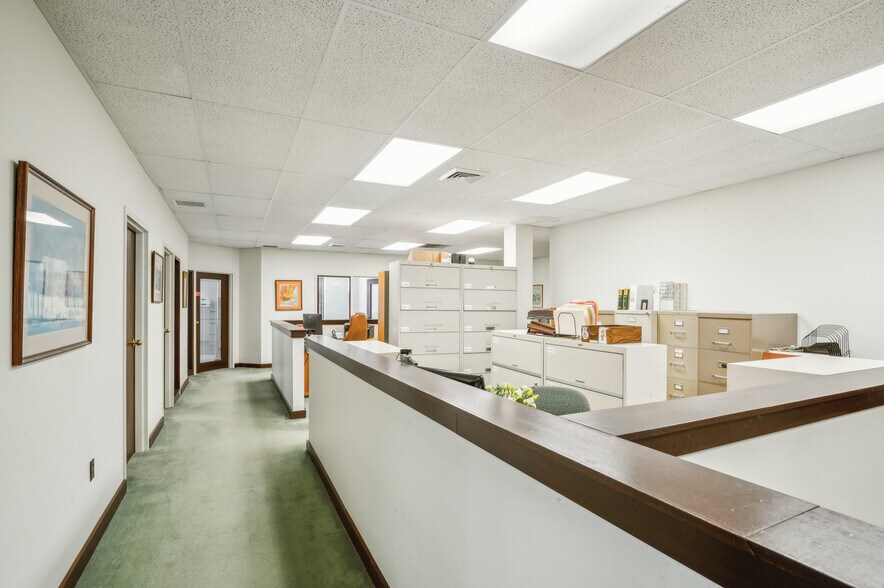 More Photos Of 111 Simsbury Rd, Avon Medical For Lease