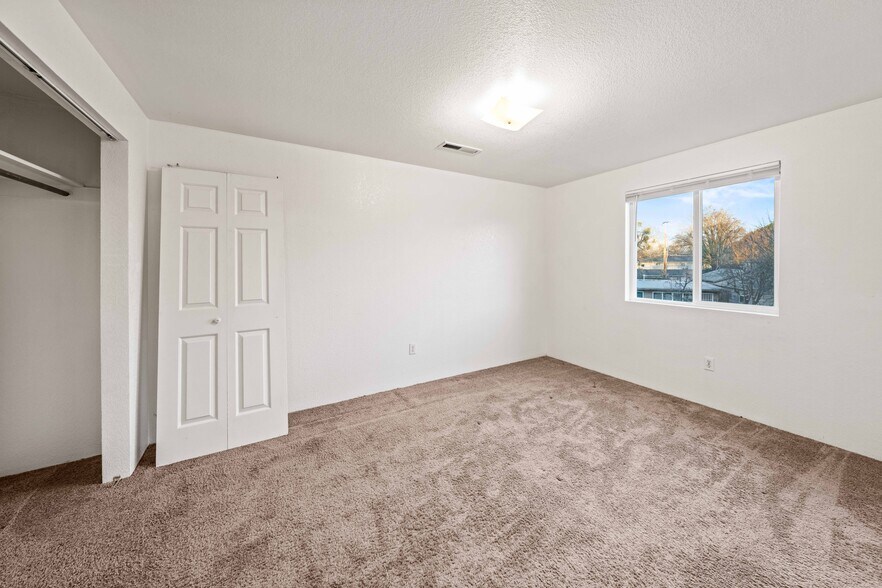 More Photos Of 516 J St, Medford Multifamily For Sale