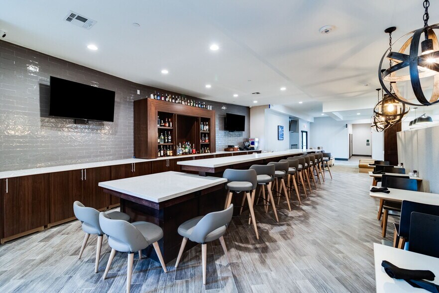 More Photos Of 1800 Martin Luther King Blvd, Houma Hotel For Sale