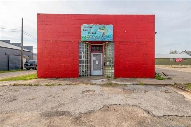 Primary Photo Of 312 E Cherokee Ave, Nowata Freestanding For Sale