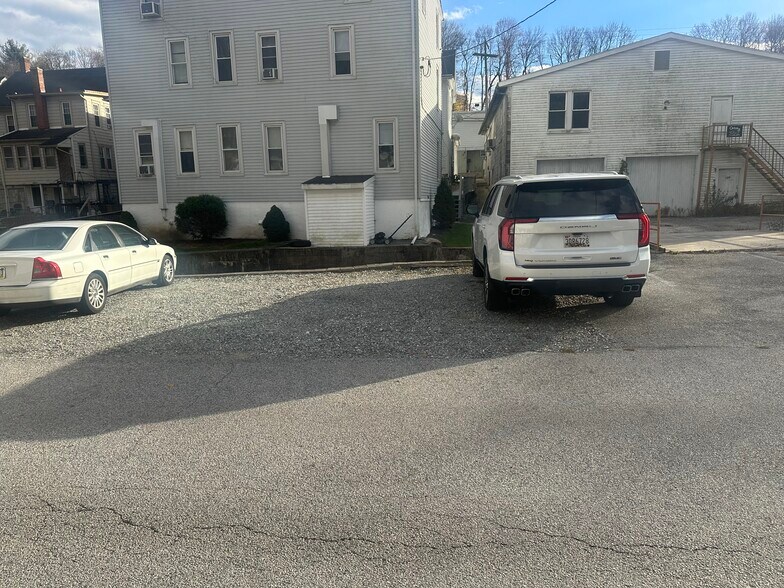 More Photos Of 142 W Main St, Windsor Apartments For Sale