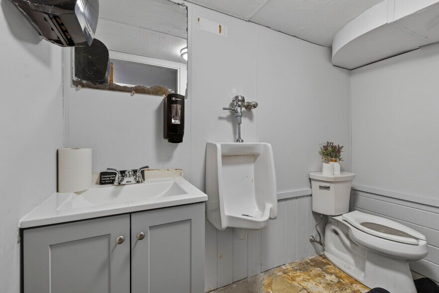More Photos Of 415 Andover St, Georgetown Office For Lease
