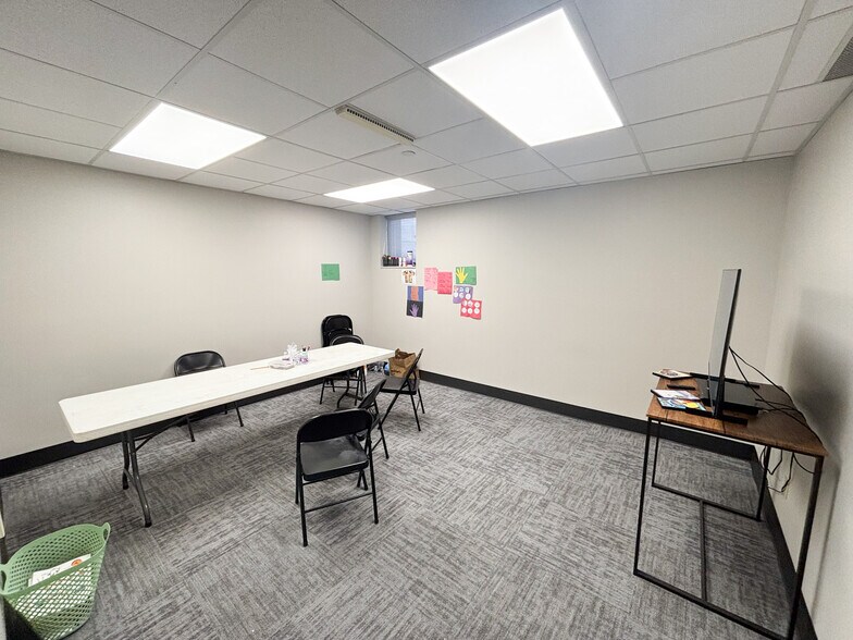 More Photos Of 3171 E Sunshine St, Springfield Office Residential For Lease