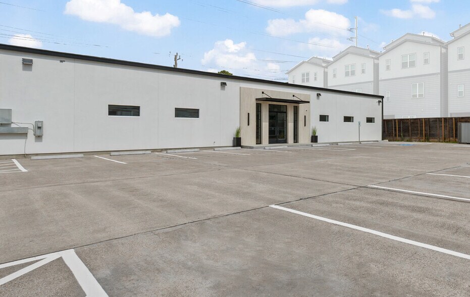 More Photos Of 6909 Grand Blvd, Houston Medical For Lease
