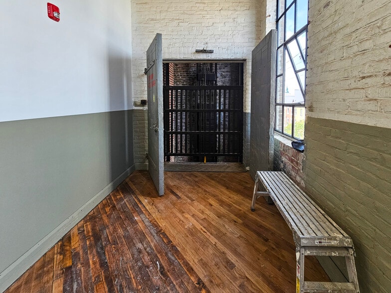 More Photos Of 1930 E Huntingdon St, Philadelphia Warehouse For Lease