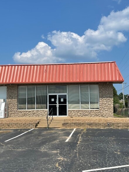 More Photos Of 380 S Harkrider St, Conway Storefront Retail Office For Lease
