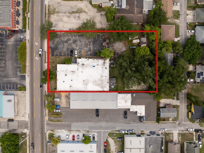 More Photos Of 1027 9th St W, Bradenton Shelter For Lease