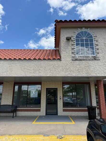 More Photos Of 1236-1298 Foxridge Dr, Raymore Unknown For Lease