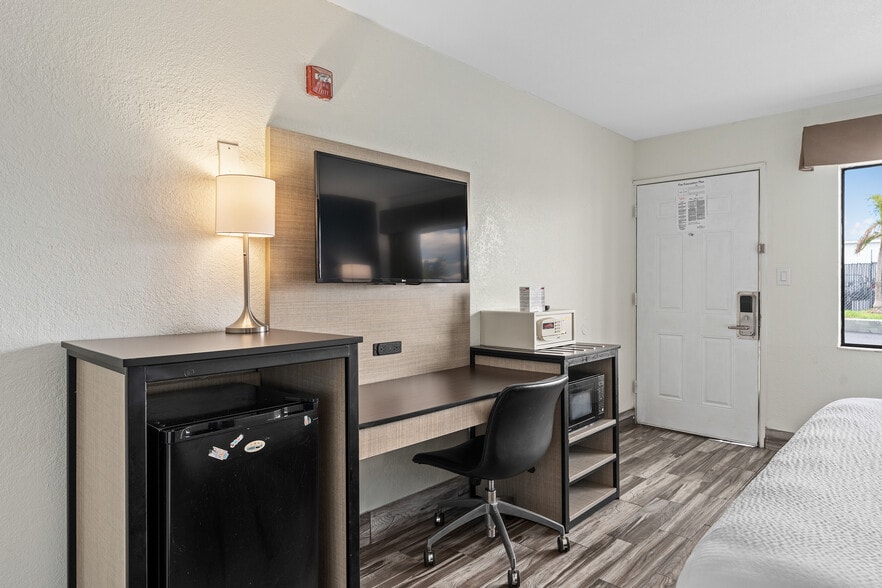 More Photos Of 3956 W Colonial Dr, Orlando Hotel For Sale