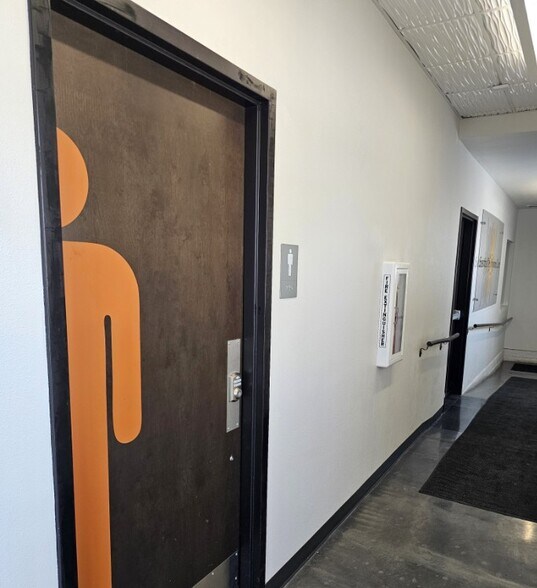 More Photos Of 611 Newman St, El Paso Warehouse For Lease