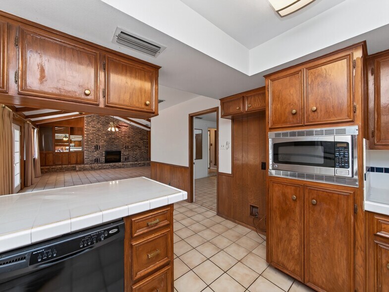 More Photos Of 1702 Lone Oak Dr, Leander Flex For Sale