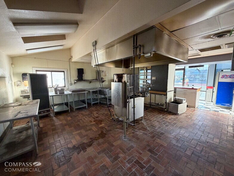 More Photos Of 210 SE 3rd St, Bend Restaurant For Lease