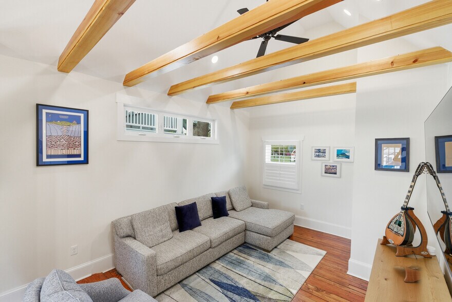 More Photos Of 119 N Davis St, Southport Hospitality For Sale