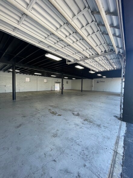 More Photos Of 5731 SW 23rd St, West Park Auto Repair For Lease