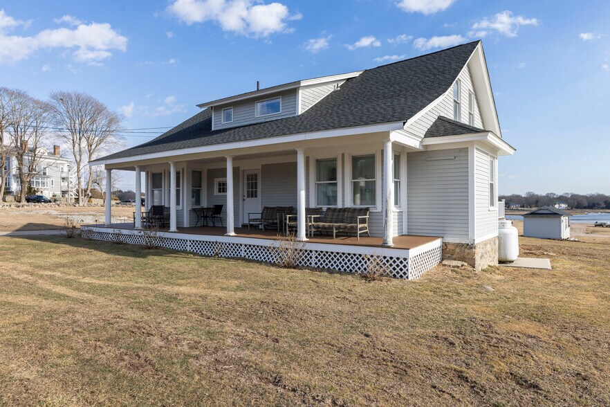 More Photos Of 830 Stonington Rd, Stonington Marina For Sale