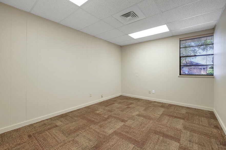 More Photos Of 6601-6535 Chester Ave, Jacksonville Continuing Care Retirement Community For Lease