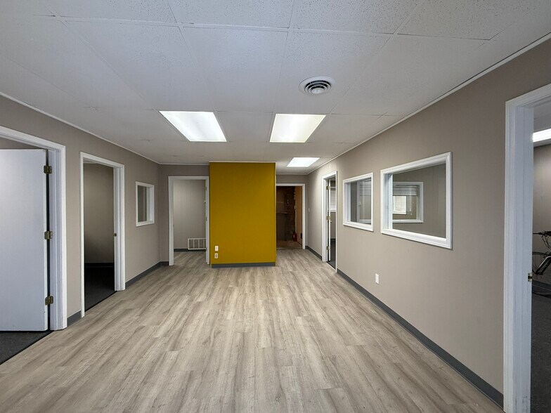 More Photos Of 3911 N Oak Tfwy, Kansas City Office For Sale