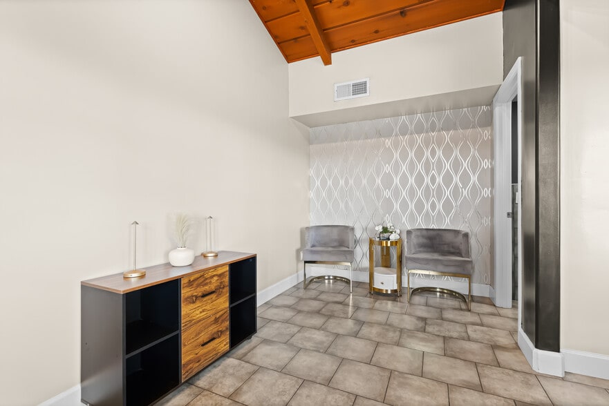 More Photos Of 2366 Main St, Ramona Office For Sale