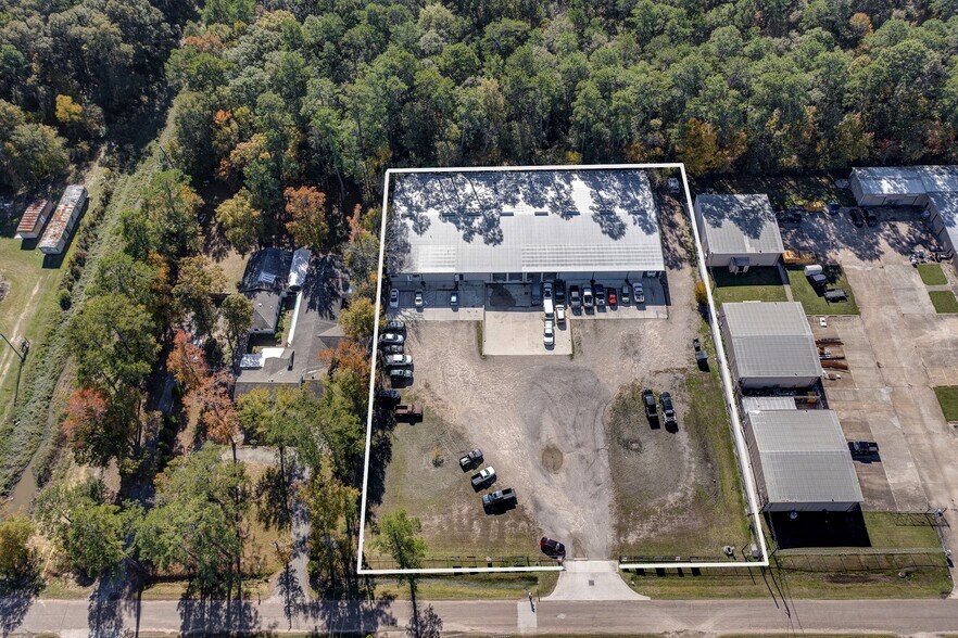 More Photos Of 21820 E Wallis Dr, Porter Warehouse For Lease