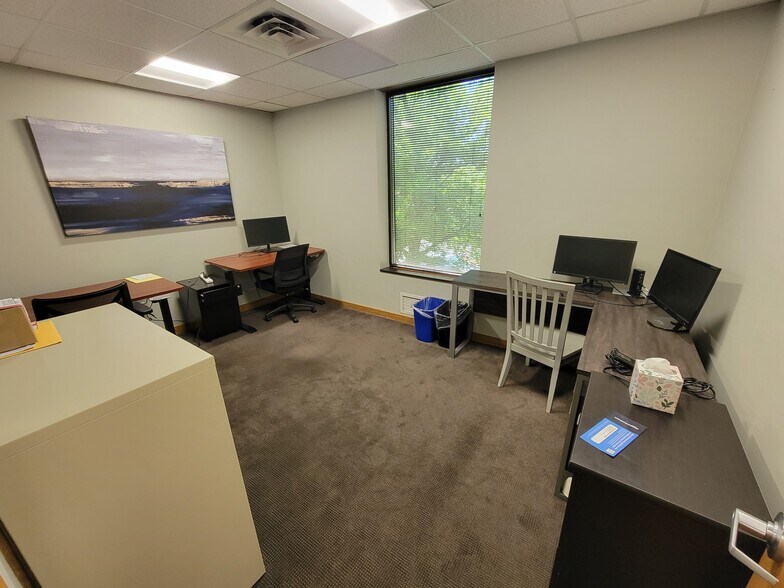 More Photos Of 2500 W 49th St, Sioux Falls Office For Lease