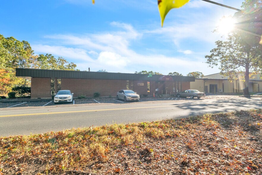 More Photos Of 250 Old Lyman Rd, South Hadley Light Manufacturing For Lease