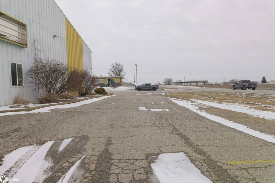 More Photos Of 1130 Broadway St, West Burlington Industrial For Lease