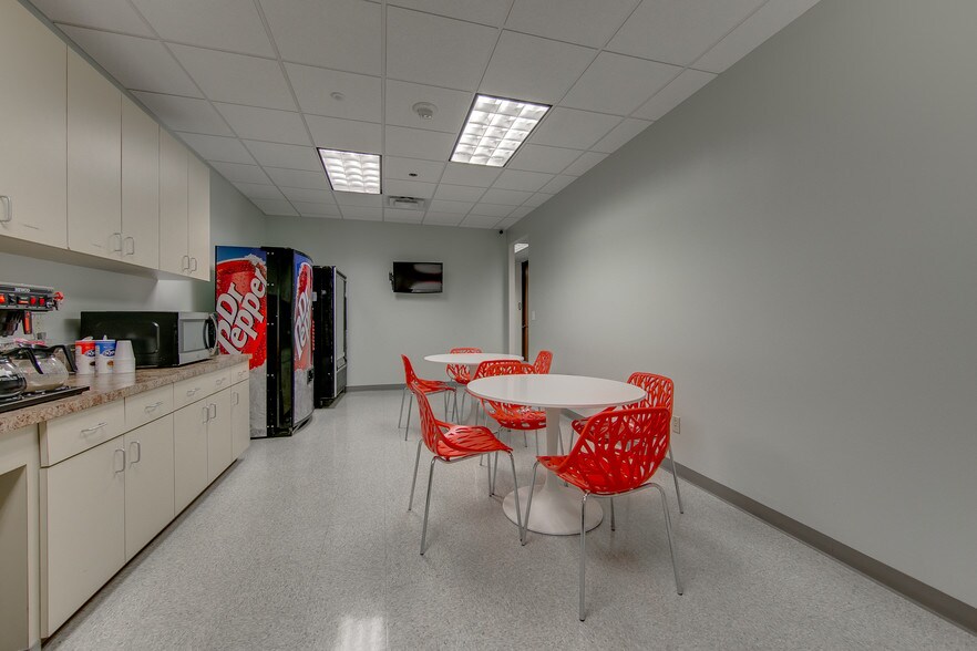 More Photos Of 4100 spring valley Rd, Dallas Loft Creative Space For Lease