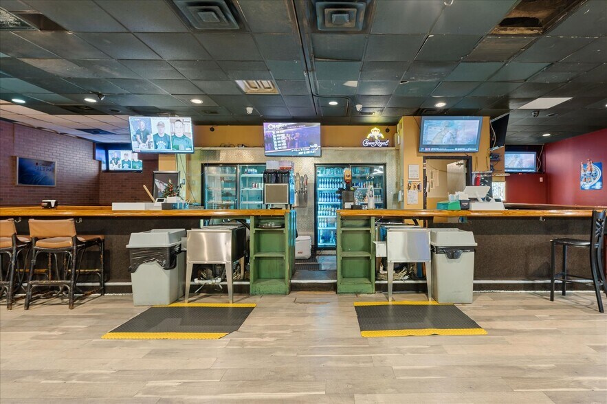 More Photos Of 510 Lane Ave S, Jacksonville Hotel For Sale