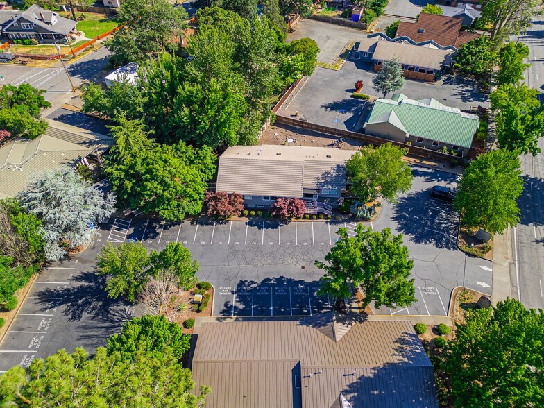 More Photos Of 873 NE 7th St, Grants Pass Medical For Lease