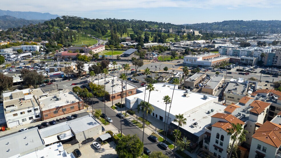 More Photos Of 316-318 Mira Loma Ave, Glendale Warehouse For Lease