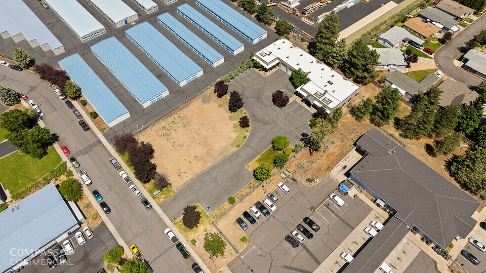 More Photos Of 720 SE Business Way, Bend Warehouse For Sale