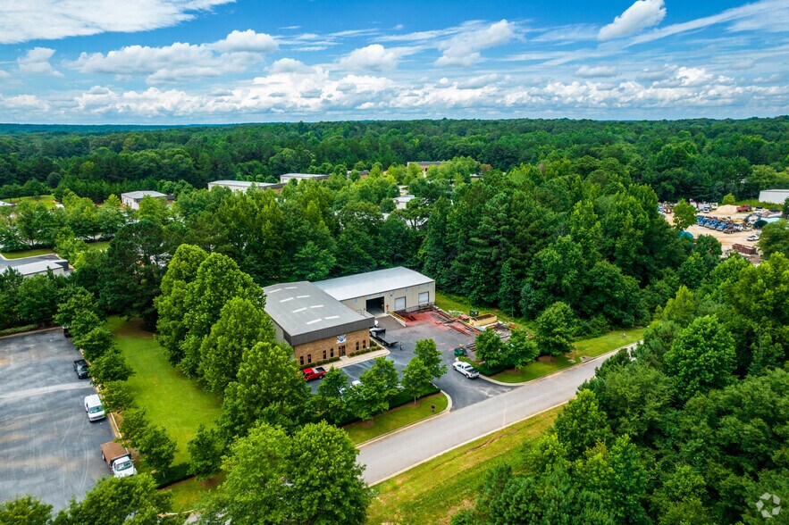 More Photos Of 345 Etowah Trce, Fayetteville Flex For Lease