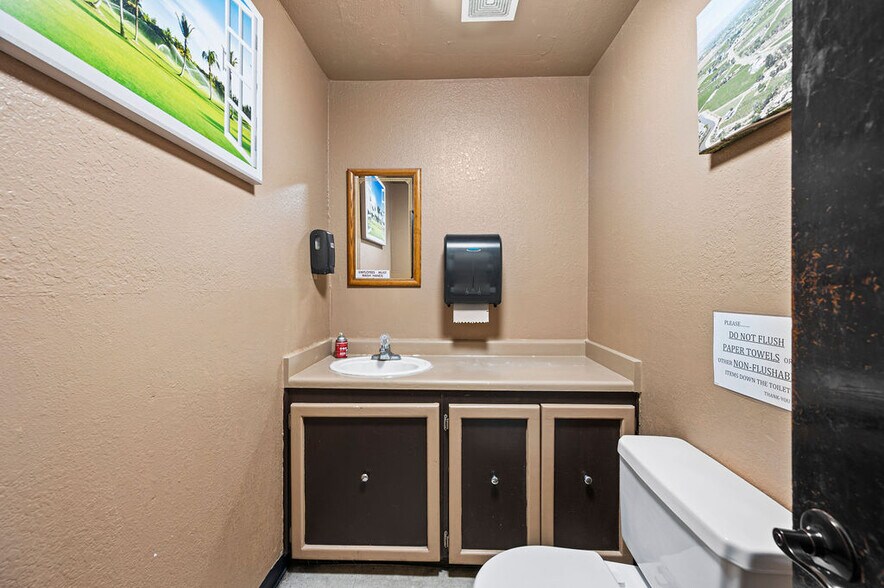 More Photos Of 235 S Main St, Palisade Restaurant For Sale